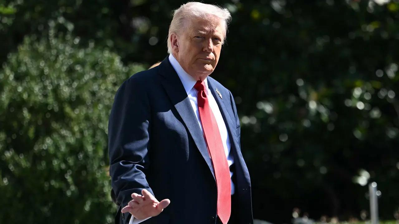 Trump plans to leave his mark on Washington by building a Paris-like arch near the Lincoln Memorial