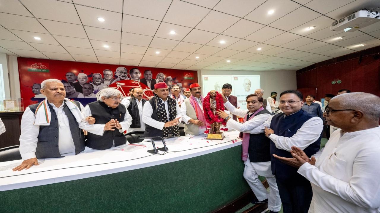 The event was held at the party headquarters in the state capital. Yadav led party workers in taking a pledge 