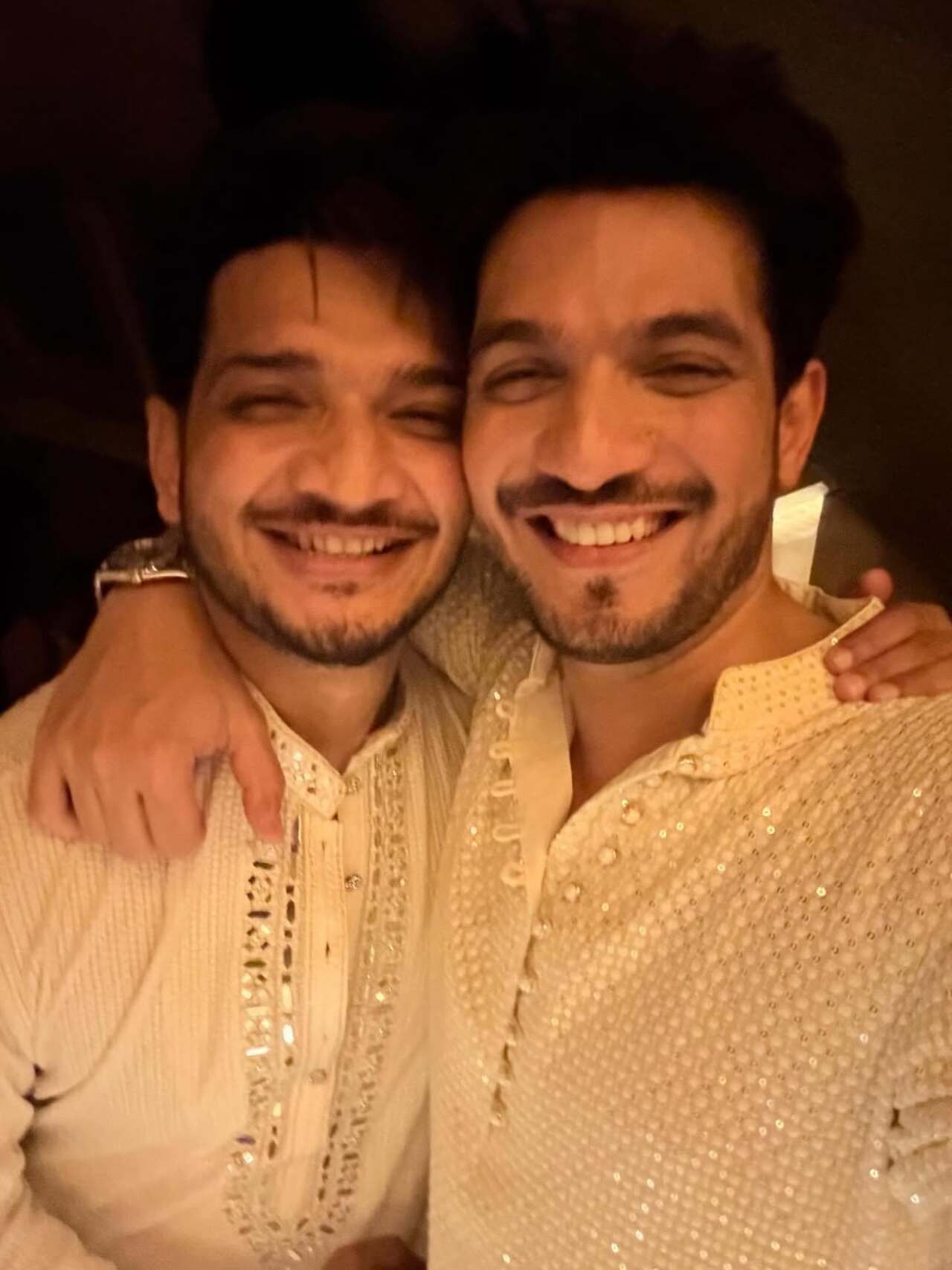 The boys reunite, who all want Munawar Faruqui and Arjun Bijlani to return to Laughter Chefs