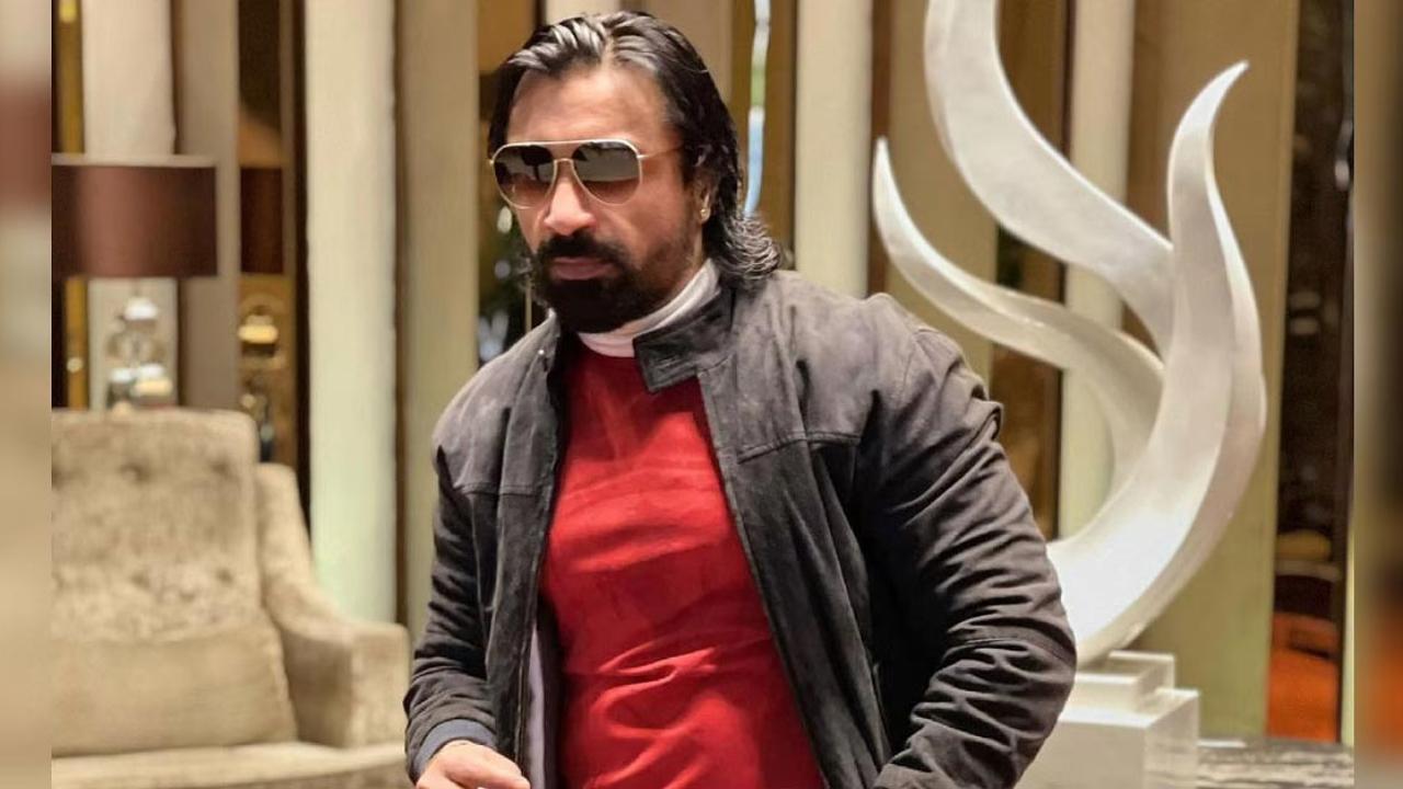Ajaz Khan offers to donate his kidney to Premanand Maharaj Ajaz Khan offers to donate his kidney to Premanand Maharaj