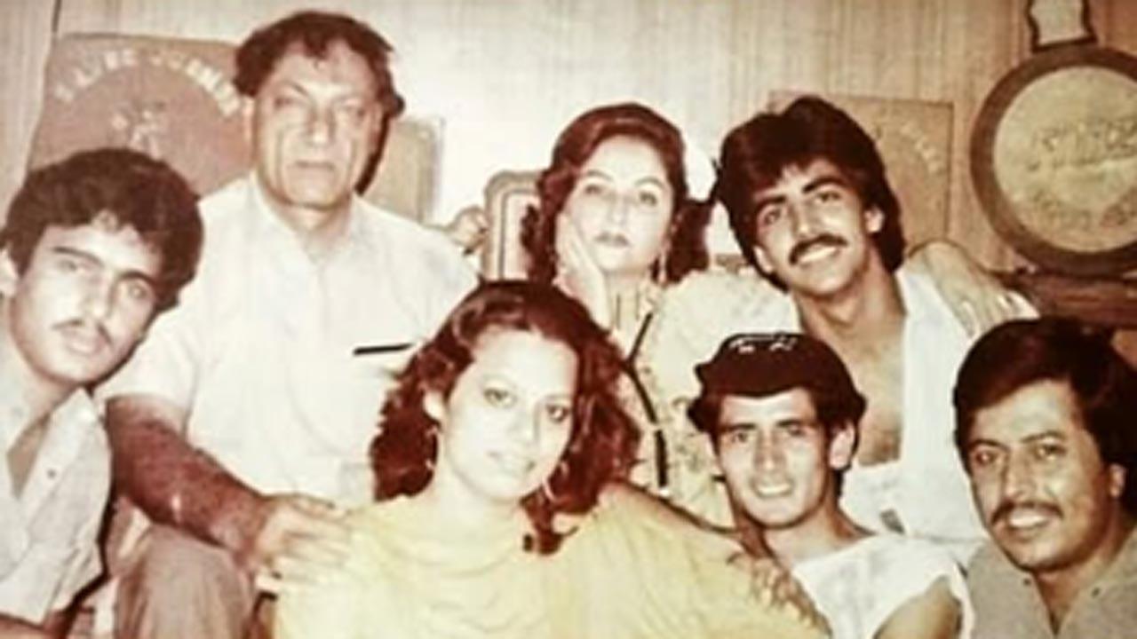 Akshay Kumar pays tribute to his "first guru" Madhumati
