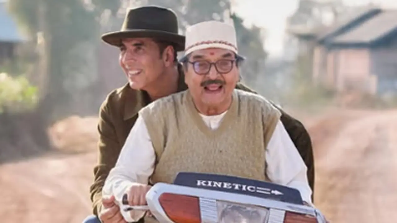 Akshay Kumar pays emotional tribute to late co-star Asrani