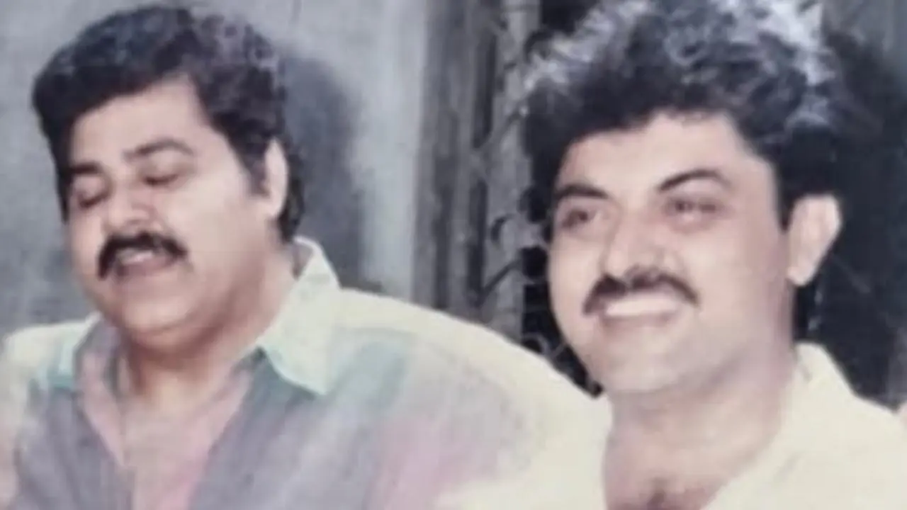 Ashoke Pandit shares a throwback video of Satish Shah singing joyfully Ashoke Pandit shares a throwback video of Satish Shah singing joyfully