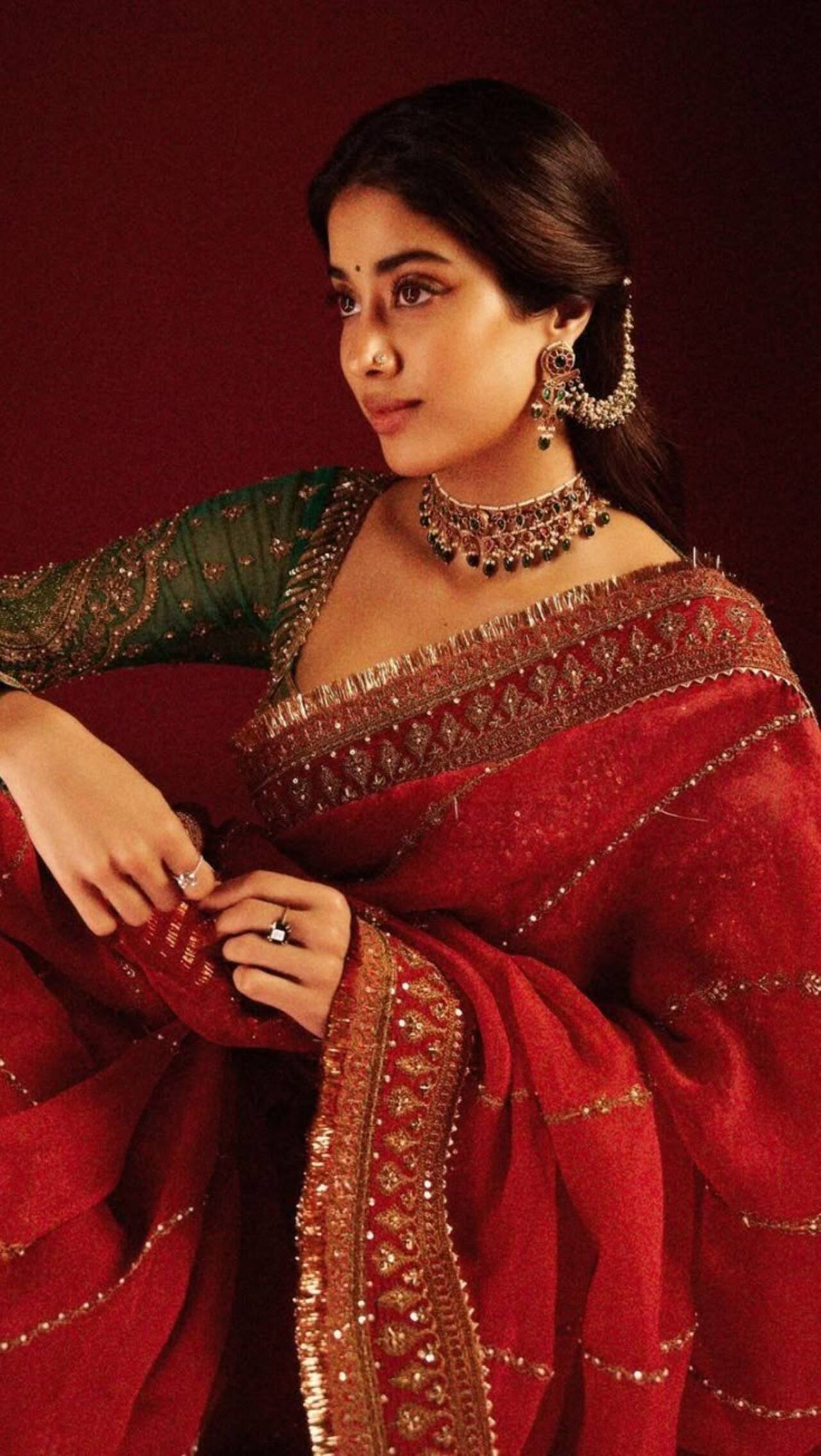 Janhvi Kapoor surely knows how to keep it traditional yet sophisticated. Steal this look complete with jhumkas, nose pin, necklace and an ear chain if you're looking to create drama.