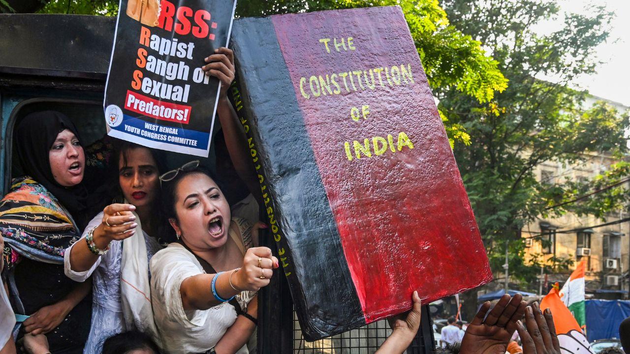 Congress workers also resorted to a separate protest against the crime. Several workers have been detained during the protest