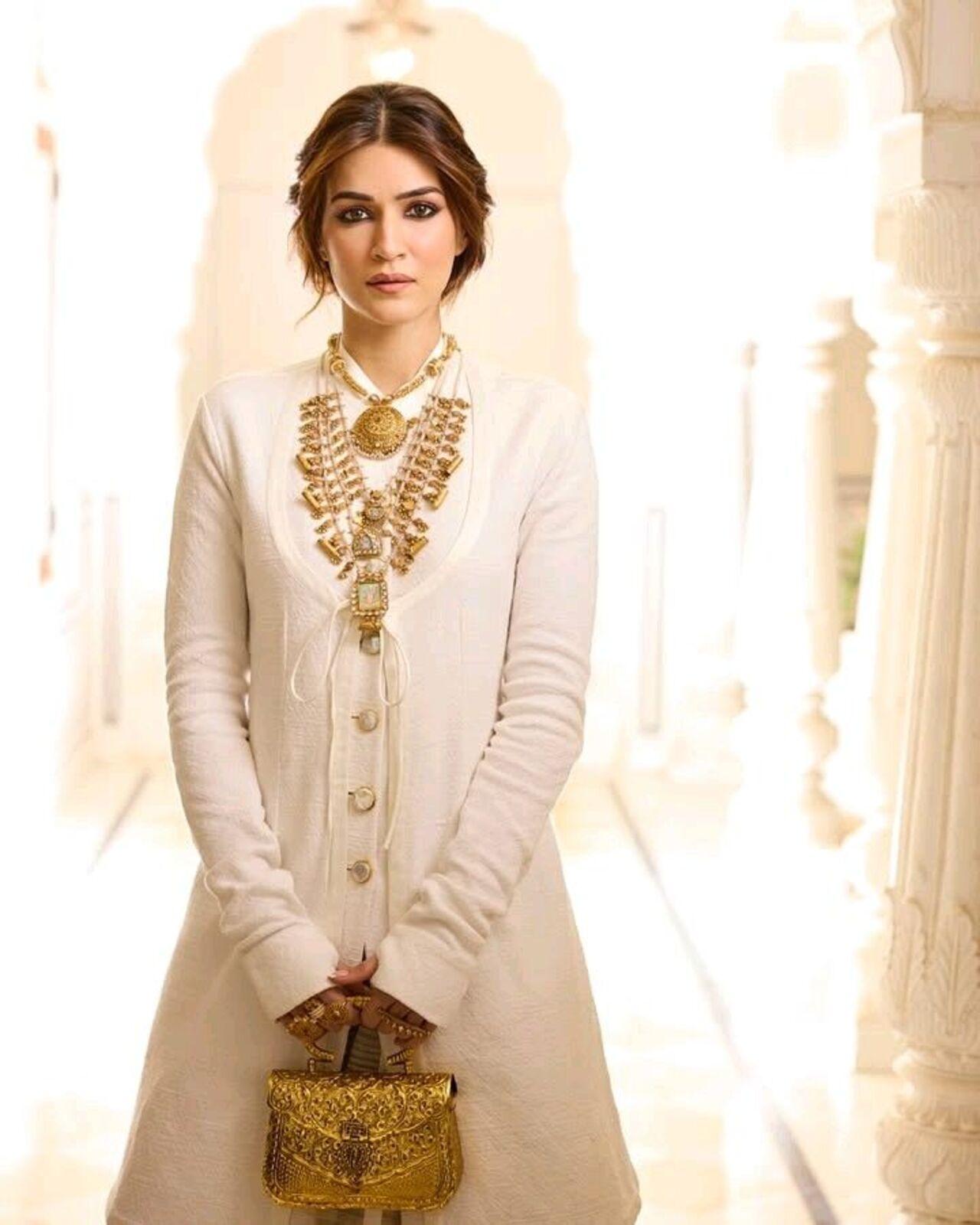 Want to give your festivities a modern and elegant twist? Kriti Sanon's look is for you. Pair a white shirt with heavy gold jewellery and make heads turn.