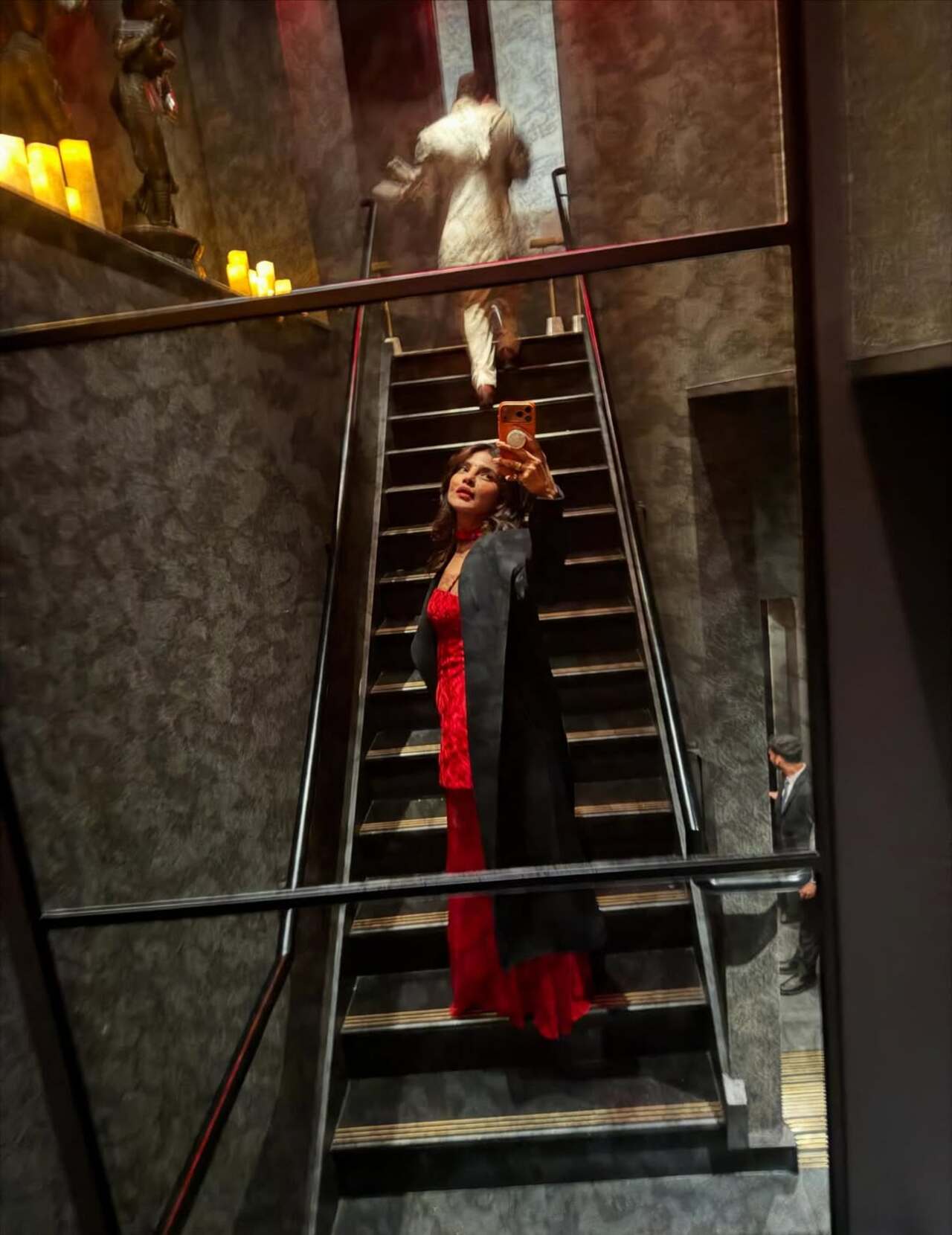 The party ends with a ravishing mirror selfie of Priyanka Chopra