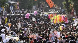 IN PHOTOS: Huge crowds at Mumbai markets for festive shopping ahead of Diwali