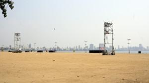 IN PHOTOS: Soaring afternoon temperatures leave Mumbai beaches deserted