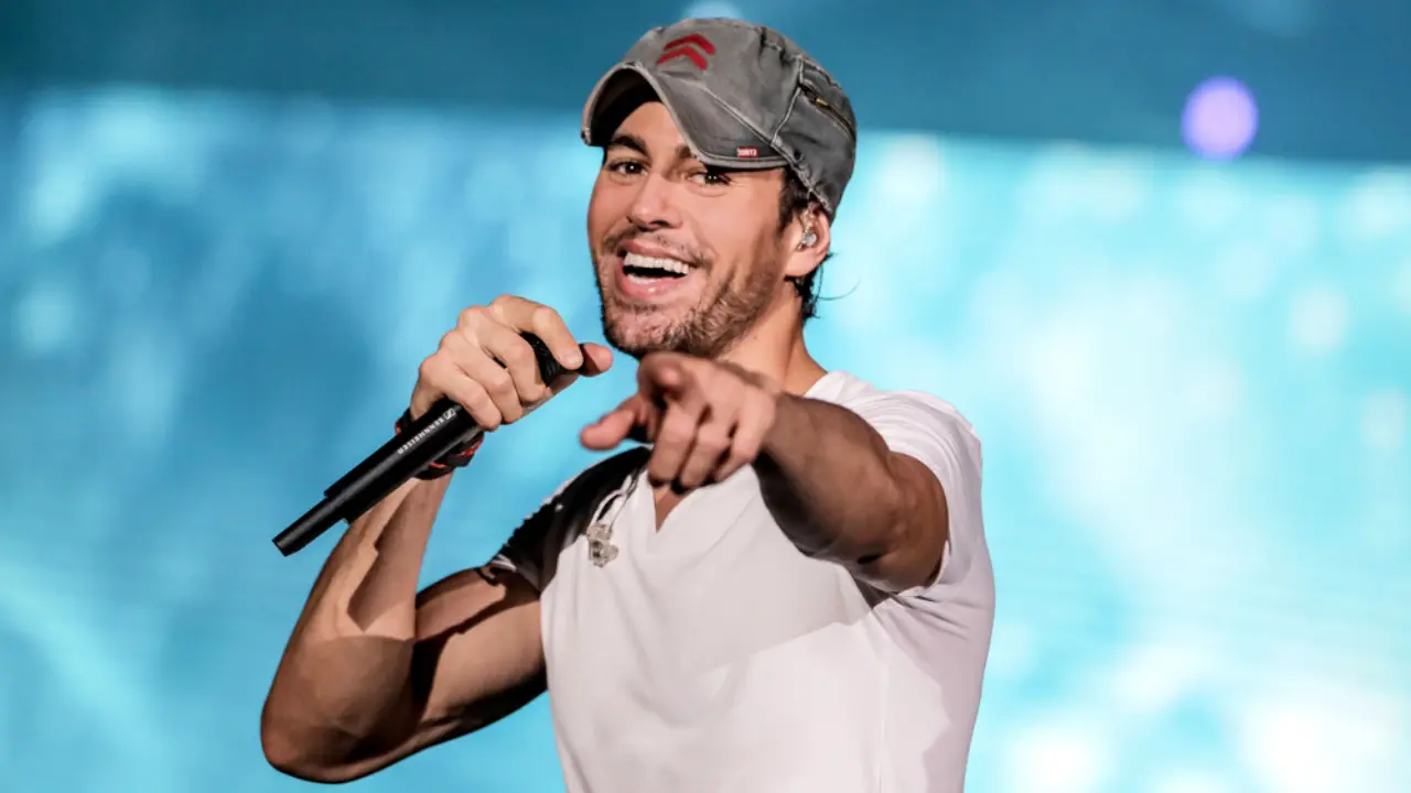 Mumbai rains ruin Enrique Iglesias concert; stage covered with water Mumbai rains ruin Enrique Iglesias concert; stage covered with water