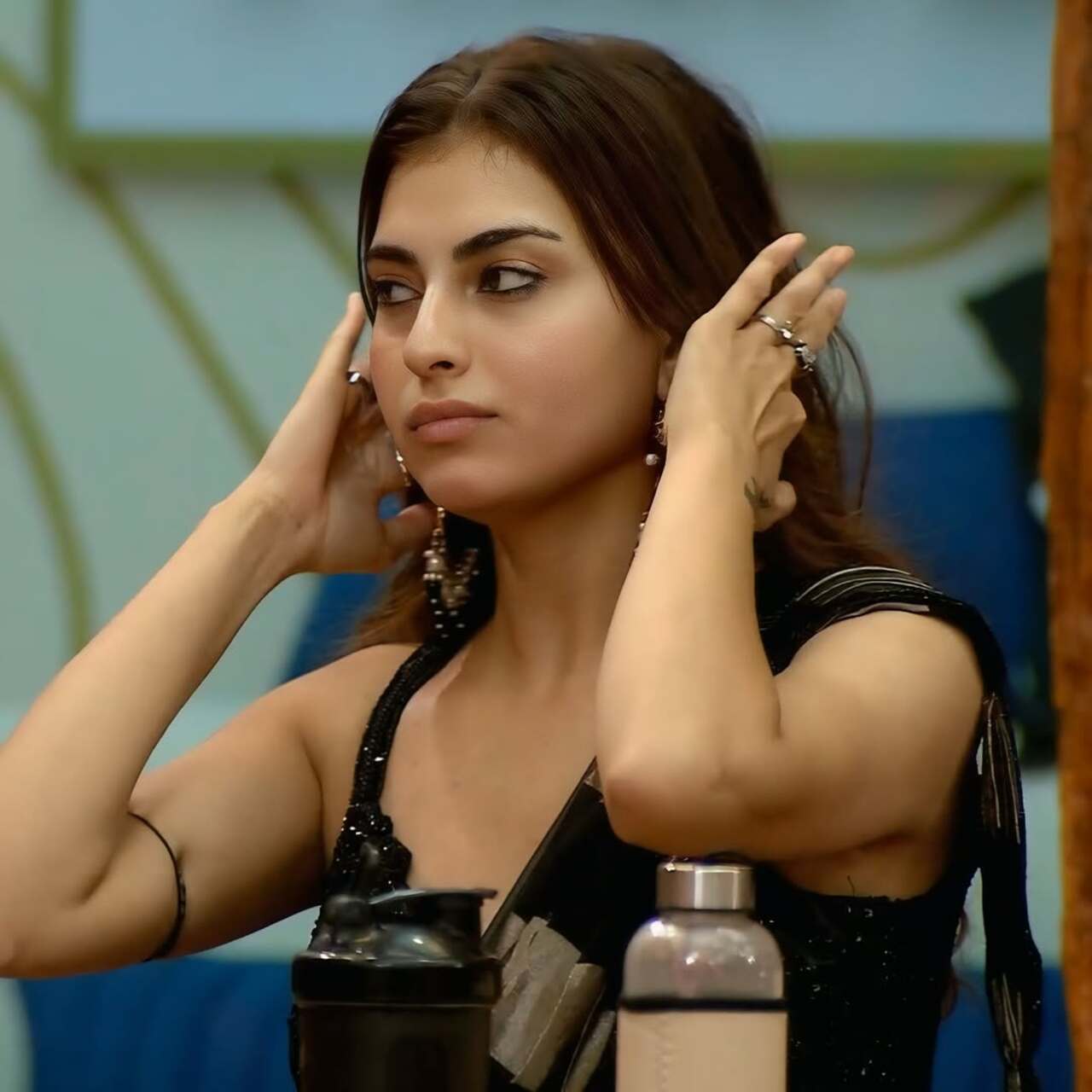 Farrhana made a revelation of her father getting separated from her mother when she was young. She revealed, 'I have never seen him, only in the pictures. He chose to marry someone else and got separated. My mom was only 23 or 24 back then.' 