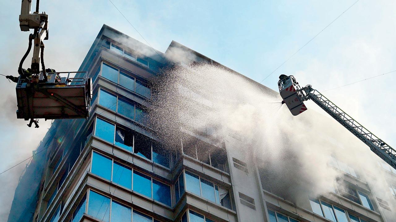 Short circuits cause 70 per cent of Mumbai’s fires, says fire brigade data Firefighters douse the fire in the Jogeshwari high-rise. Pic/Nimesh Dave