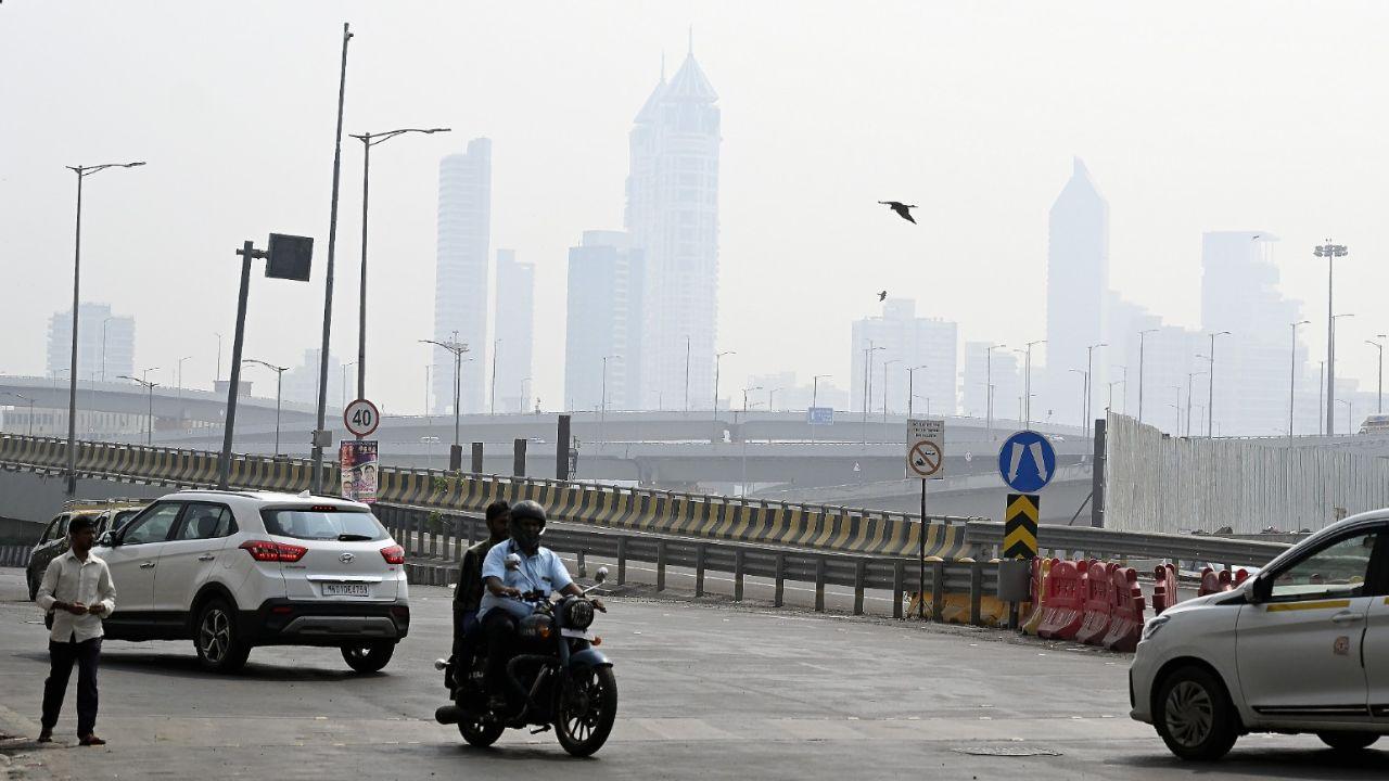 Mumbai: Smog blankets Bandra as AQI touches 300, falls in ‘poor’ category