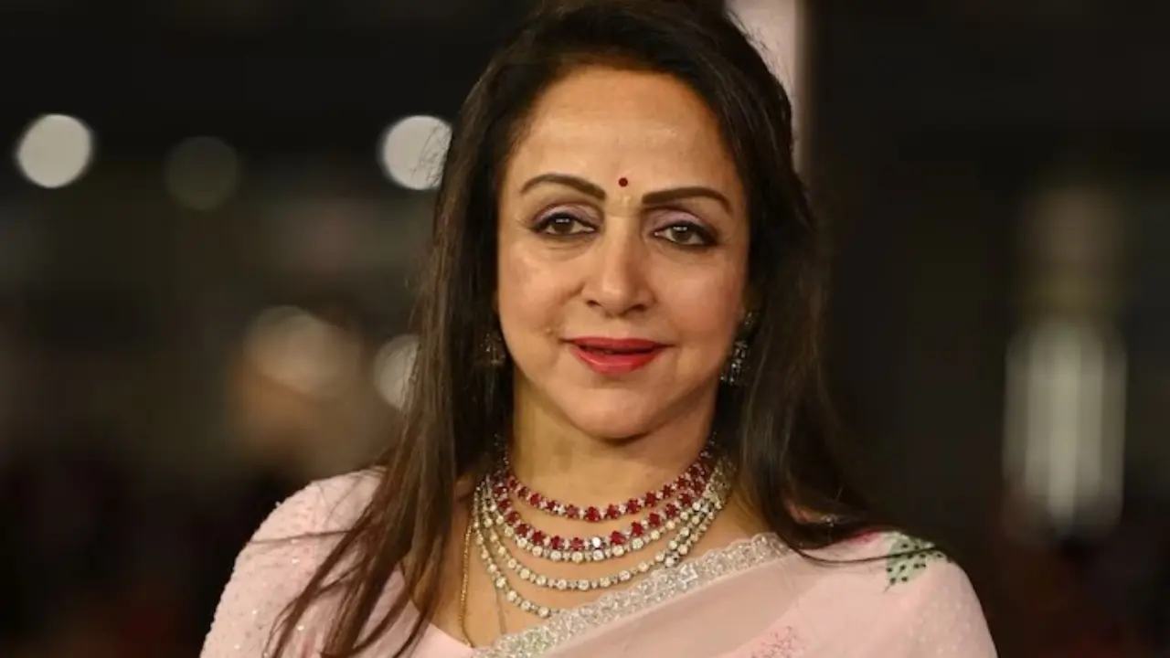Hema Malini remembers Asrani, says his Sholay role was `simply mind blowing`