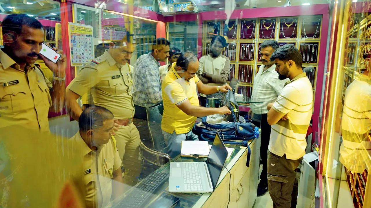 Ghatkopar robbery: Two held within 8 hours of loot at jewellery shop, manhunt launched to nab third suspect