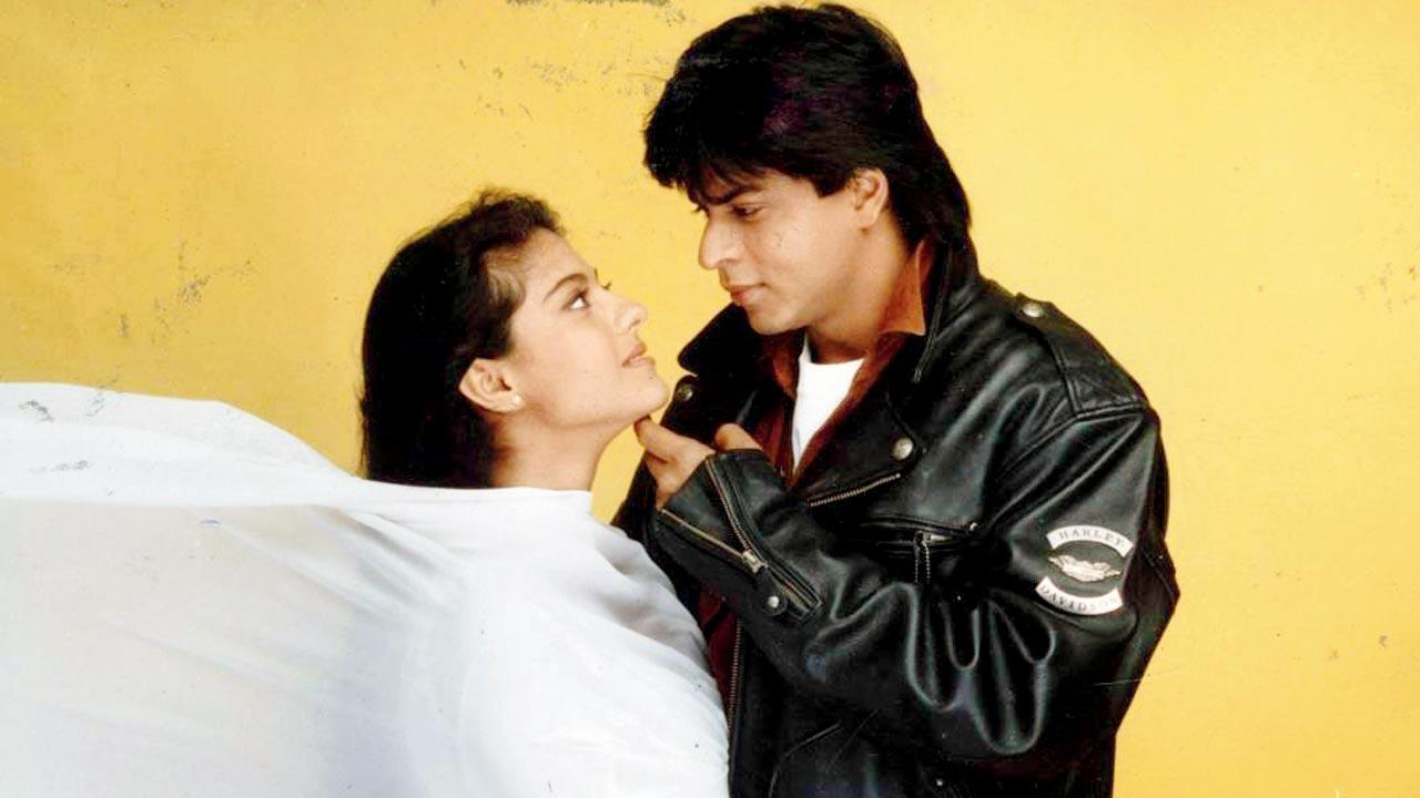 (L-R) Kajol and Shah Rukh Khan in ‘Dilwale Dulhania Le Jayenge’