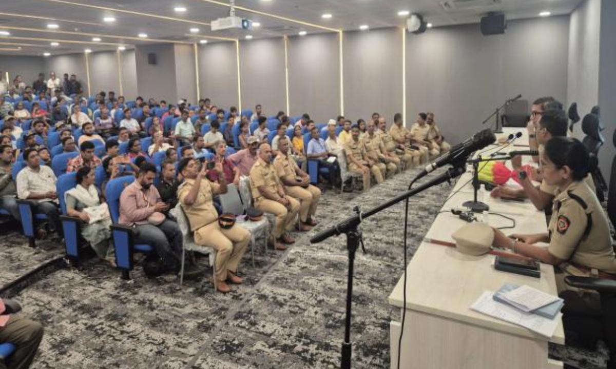 Mumbai Police recovers 1,464 stolen and lost phones, returns them to owners