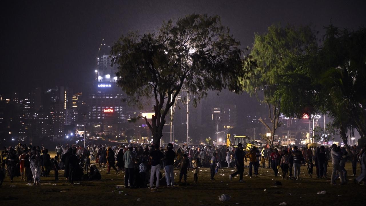 According to the warning, the weather conditions were expected to prevail for the next three hours. Gusty winds were also likely in some areas