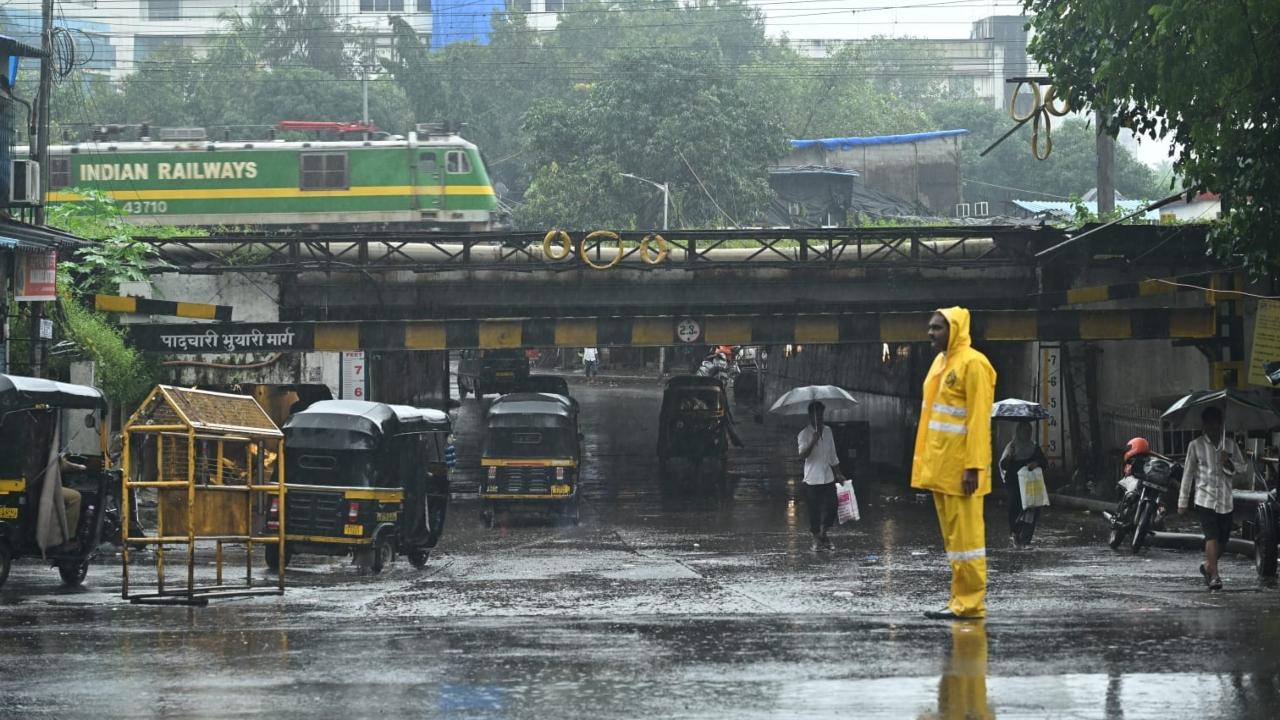 IMD issues yellow alert for Mumbai and surrounding areas, predicts rains in next three hours