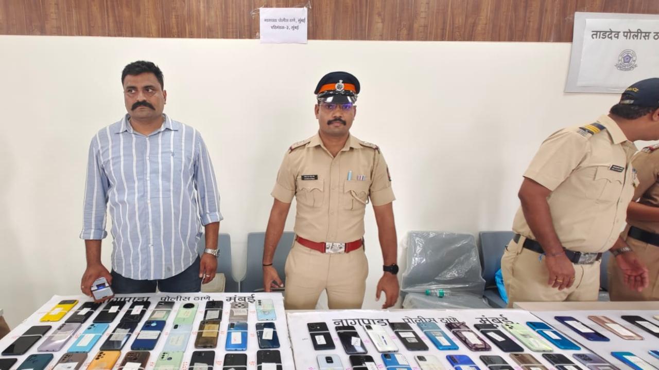 The police officials handed over the recovered items to the original owners