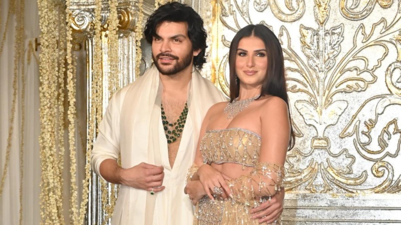Tara Sutaria, Veer Pahariya walk hand-in-hand at Manish Malhotra`s Diwali bash