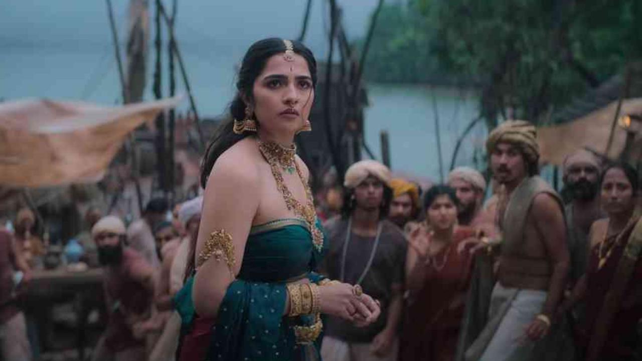 After Saiyaara, frenzy grips theatres during Kantara Chapter 1; woman faints after acting possessed