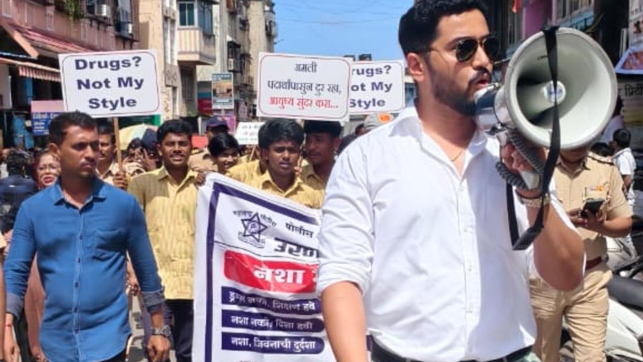 Students from schools also participated alongside local citizens