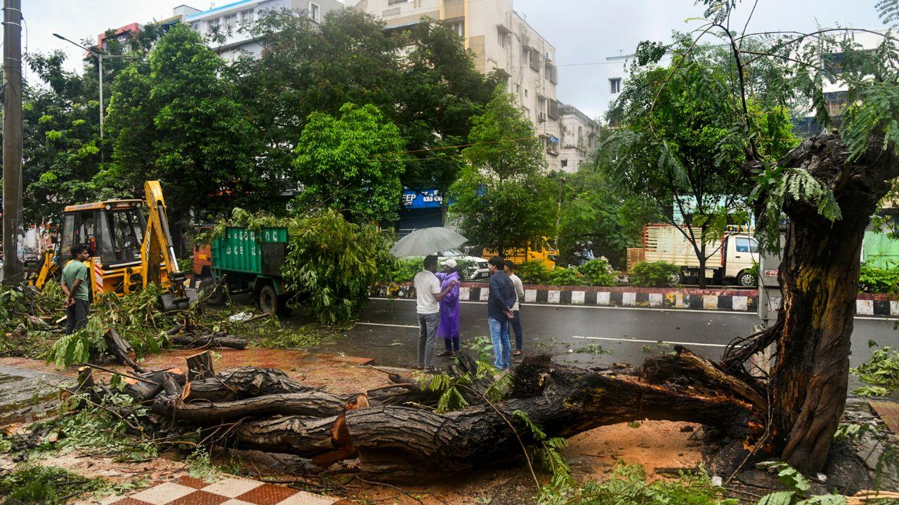 Meanwhile, in Telangana, heavy rain occurred in the Warangal district due to the impact of Cyclone Montha