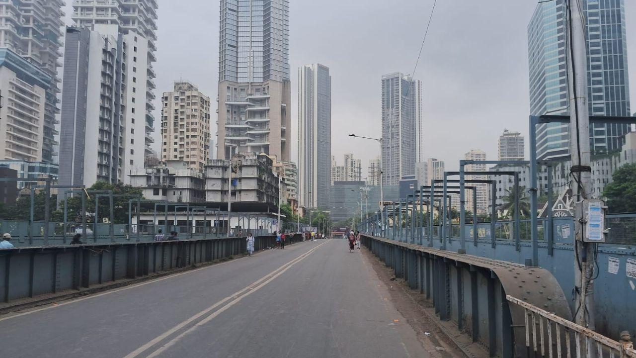  Elphinstone Bridge is now history after overnight demolition works. In just a few hours, the structure was rendered unusable, cutting off both vehicular and pedestrian access. (Pics/Sayeed Sameer Abedi)