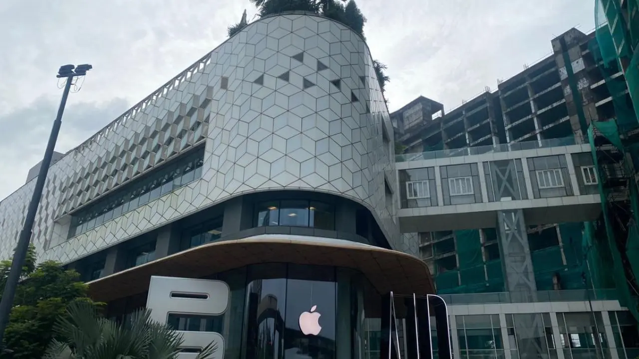 In Photos: iPhone 17 launch turns into festival as BKC store sees massive crowd