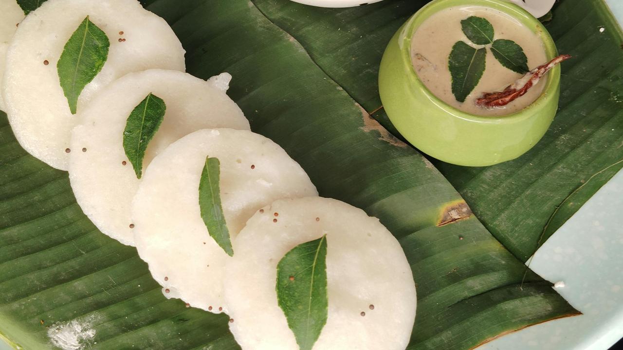 “Avoid late-night meals and never enter a dinner party when you’re completely famished. Instead, snack on energy bars or nuts to curb your hunger pangs, or fit in an early pre-celebration meal such as dosa, idli with sambar or a toasted vegetable sandwich,” Bhathena recommends.