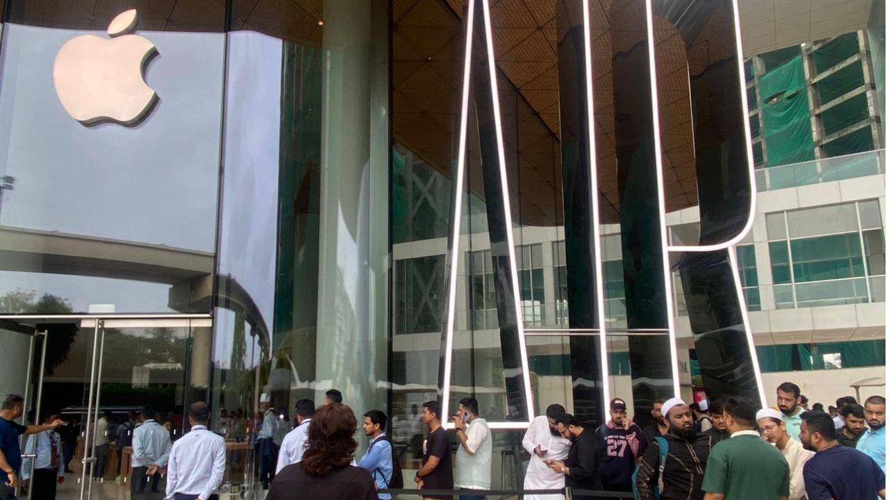 Mumbai’s Apple BKC store had turned into a hub of excitement, with people queuing up since night to be among the first to own the new iPhone 17 series.