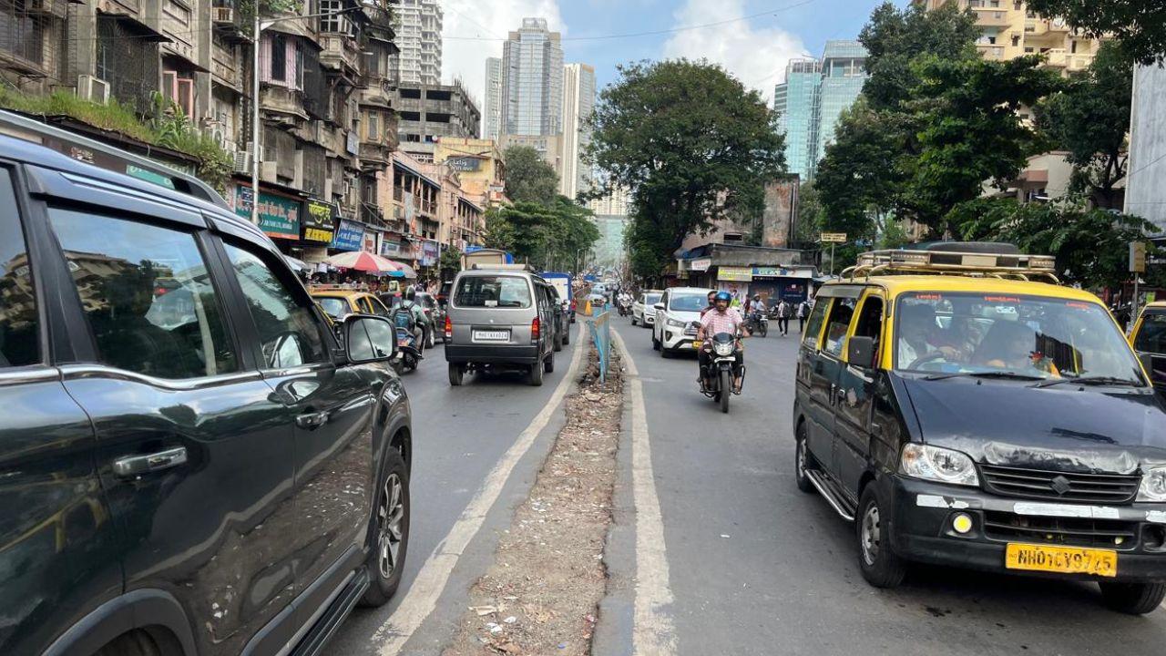 While the residents term it a tragic move, pointing out that the Elphinstone Bridge remains smooth and functional despite the closure notice.