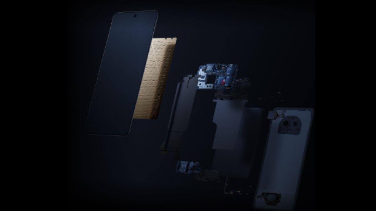 Equipped with a damage-proof 360-degree armour body, the flagship smartphone in the Oppo F31 line-up can withstand mild impacts easily. 