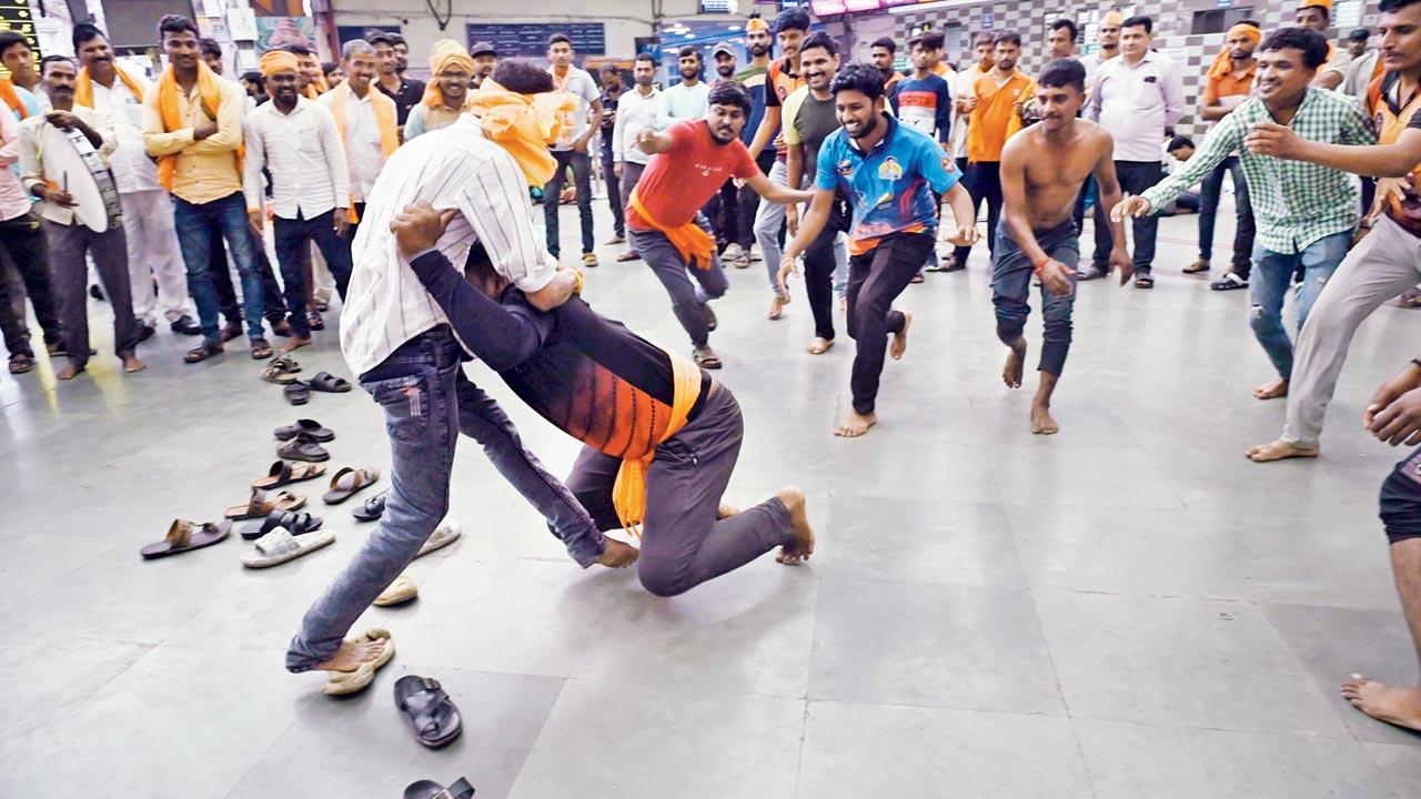 Two Maratha protesters wrestle to pass the time at Chhatrapati Shivaji Maharaj Terminus on Sunday. Pic/Atul Kamble