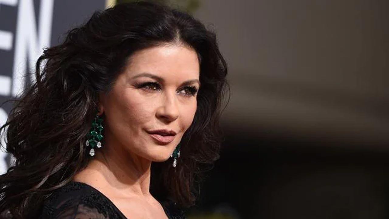 Catherine Zeta-Jones enjoys Shah Rukh Khan's 'Om Shanti Om' during US Open
