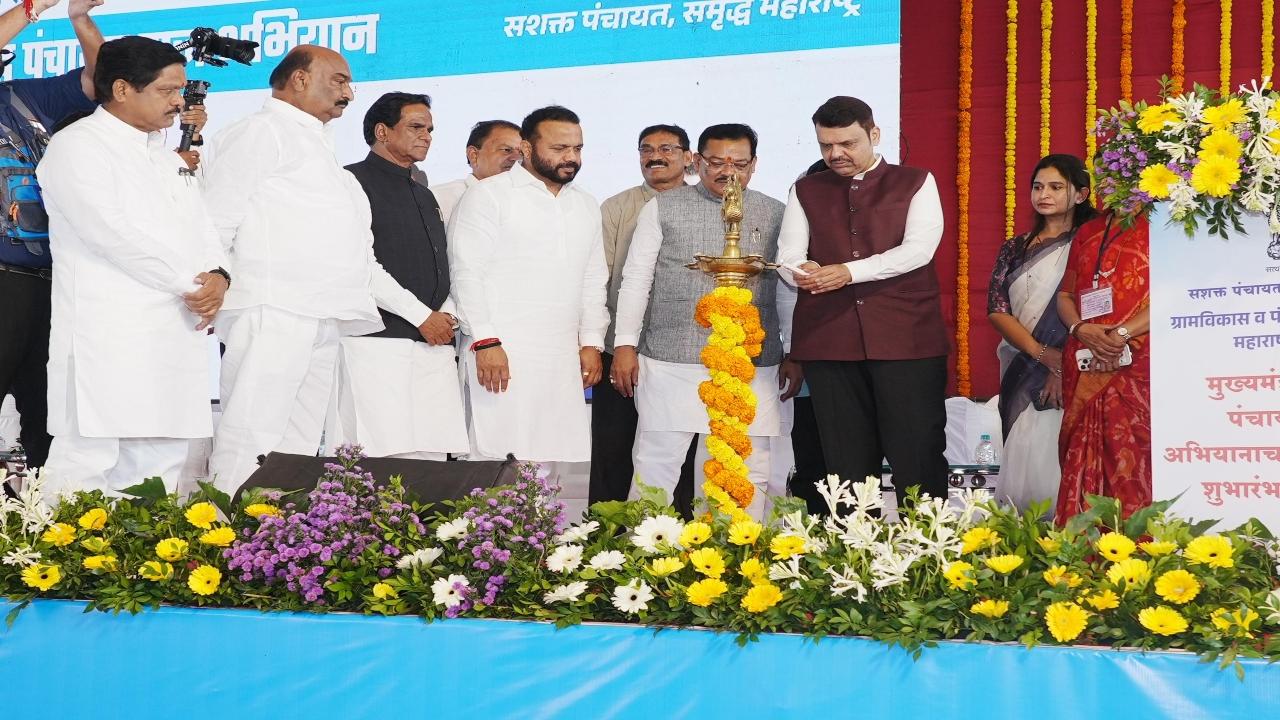 Opposition slams CM Devendra Fadnavis for not unveiling Swami Ramanand Tirtha statue in Marathwada