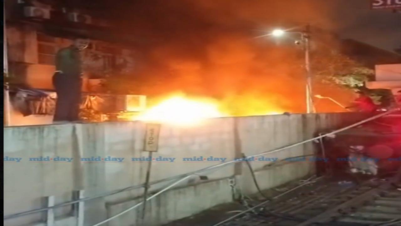 Fire breaks out at Dadar Terminus parking area; no injuries reported