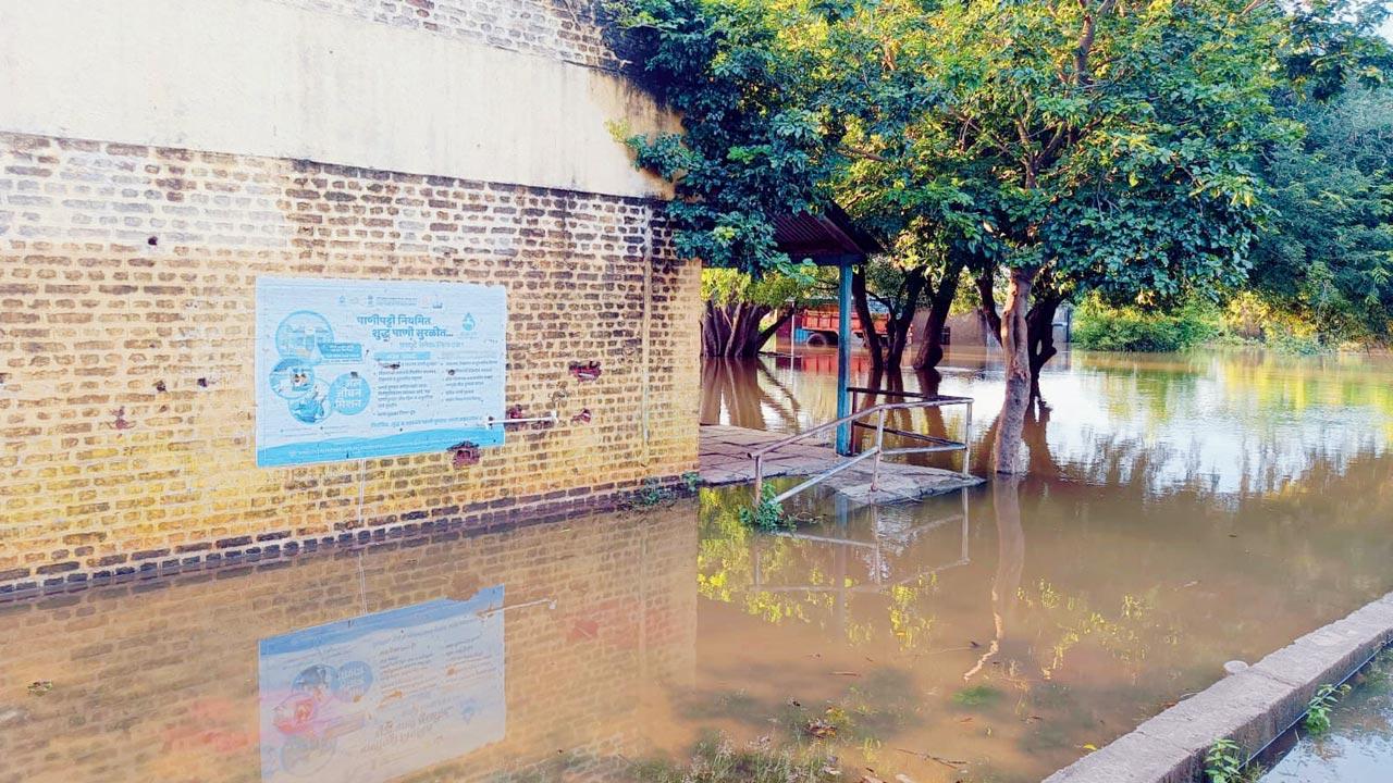 Schools in Madha, Solapur that are being turned into rehabilitation centres amid flooding. Pics/By Special Arrangement