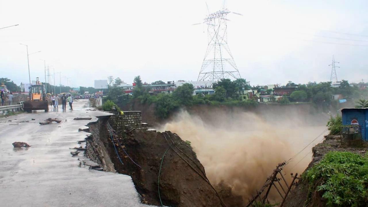 Teams are engaged in relief and rescue operations in the affected areas, while 300 to 400 people have been moved to safety, the official highlighted
