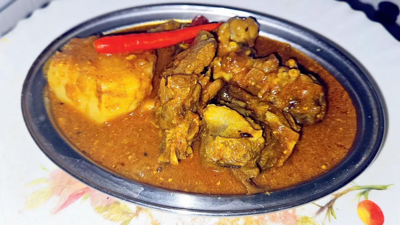 Homely mealsApart from pandal fare, try this one to savour delicious warm Bengali cuisine, all year around, during Durga Puja.At Dipika’s Bong Cuisine, Malad East. Call 8369065097 Cost Rs 500 (mutton kosha)
Bhog happinessEnjoy a plethora of tangy flavours, alongside the traditional Khichuri Bhog, at this spot in Kurla, offering labra (mixed vegetables), date chutney, and of course, the much-loved Paayesh.At Udayan Pooja Committee, St Jude’s Balwadi Ground, Jarimari, Kurla West. On September 29 to October 2; 1.30 pm to 3.30 pm