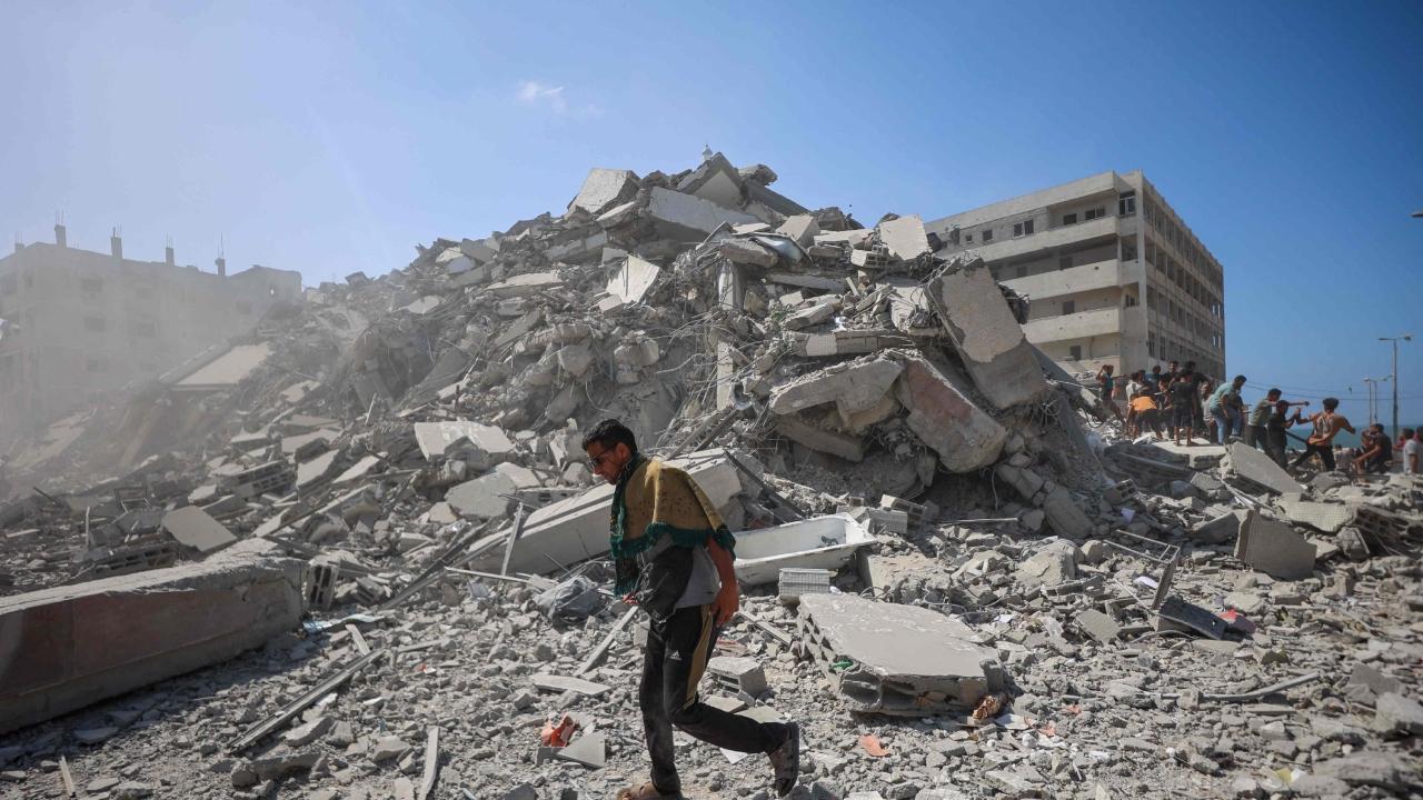 <p>The Shifa Hospital in Gaza City received the bodies of 12 people killed in a strike that hit multiple houses in the western part of the city, with another 90 wounded arriving at the facility in recent hours, said Dr. Rami Mhanna, hospital managing director</p> <p>The Shifa Hospital in Gaza City received the bodies of 12 people killed in a strike that hit multiple houses in the western part of the city, with another 90 wounded arriving at the facility in recent hours, said Dr. Rami Mhanna, hospital managing director</p>