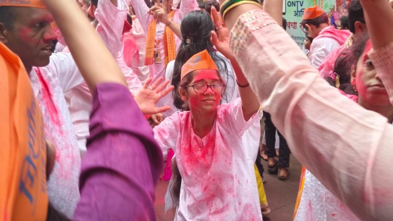 More than 21,000 police personnel will be deployed in Mumbai to maintain law and order during idol immersions on Anant Chaturdashi, the tenth and final day of the Ganesh festival, officials said on Friday