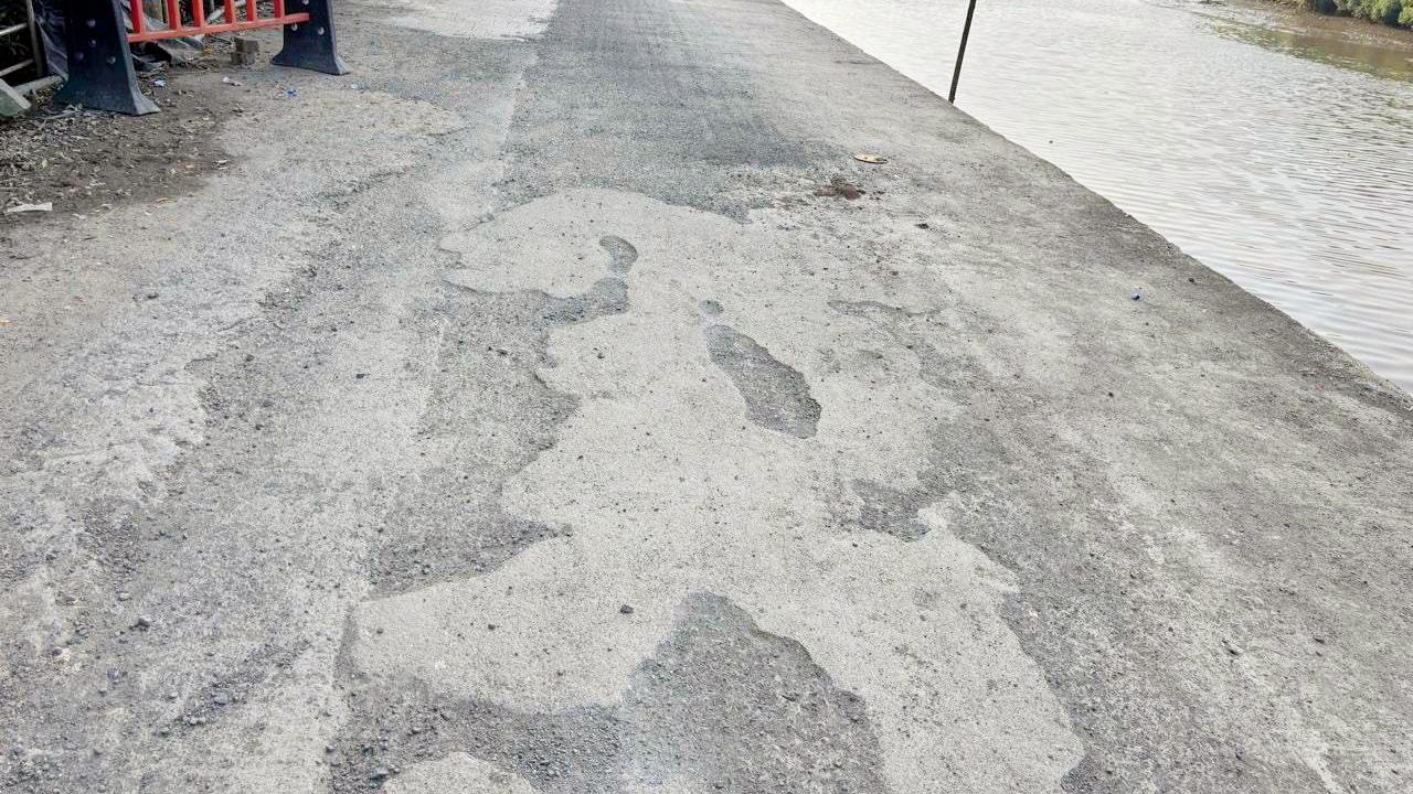 Mumbai: Borivli RoRo jetty shows wear just weeks after launch