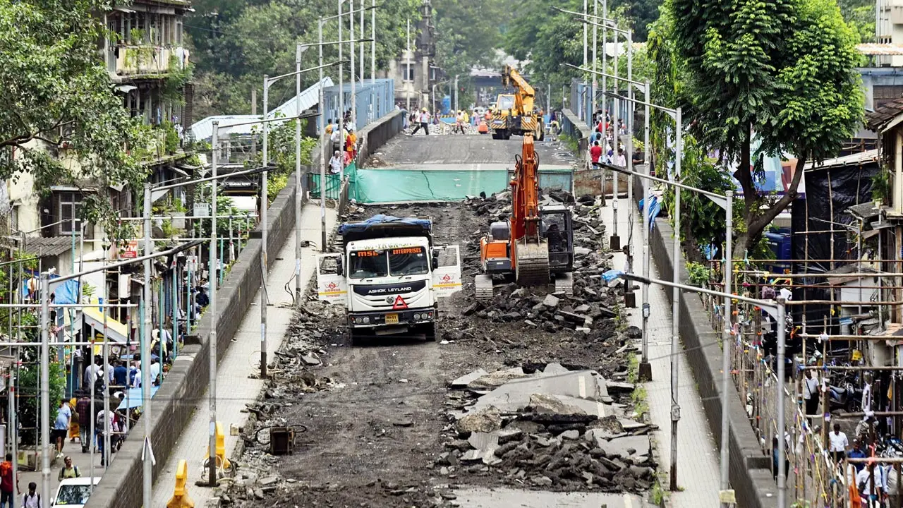 Mumbai: CM Fadnavis promises rehab plan for Elphinstone residents within week
