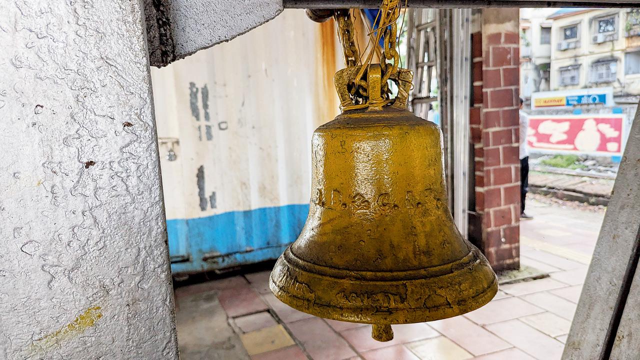 Mumbai: Western Railway to preserve Elphinstone's century-old bell and British-era plaques