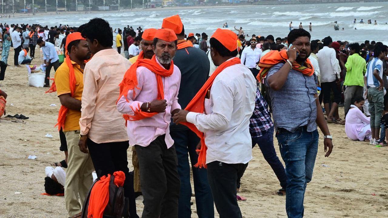The unusual choice of venue not only created traffic snarls in the surrounding areas but also inconvenienced beachgoers and local residents. PIC/ NIMESH DAVE