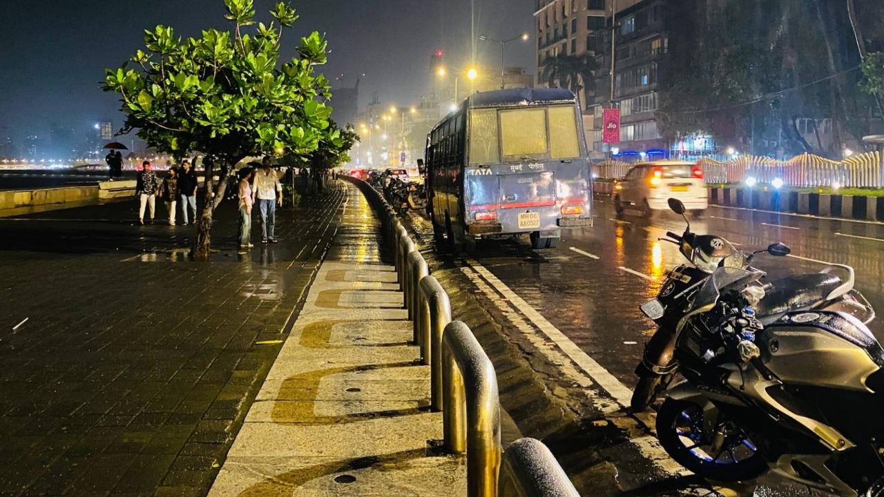 The heavy downpour, which began around midnight with lightning and thunder, continued in the morning, leading to inundation of low-lying areas like King's Circle, Lalbaug, Worli, Dadar, Parel, Kurla and other areas.