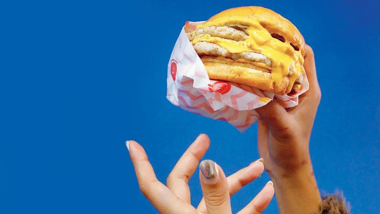 Streetside delightThis popular sandwich halt puts up a great Vegetable Cheese Burger.
At Samosa Sandwich Wala and Juice, Shop 34, Worli Colony, Dr Annie Besant Road, WorliCall 8591648585 Cost Rs 105