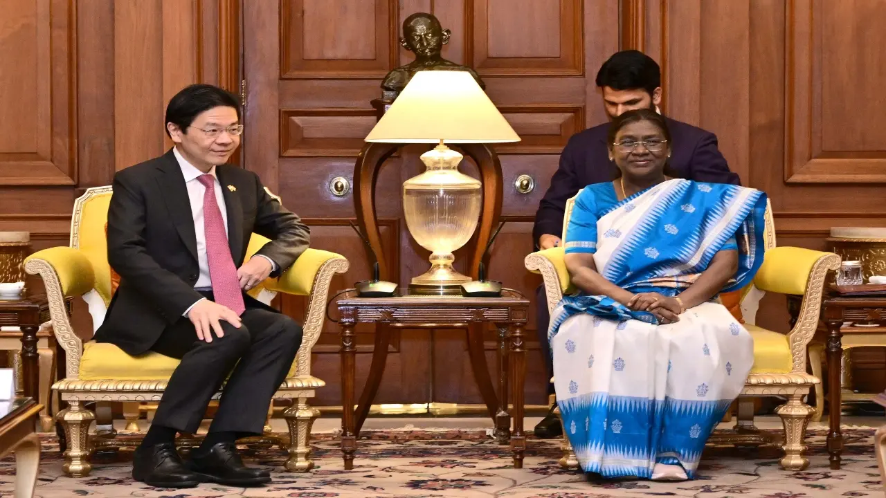 Singapore PM Wong meets President Droupadi Murmu at Rashtrapati Bhavan